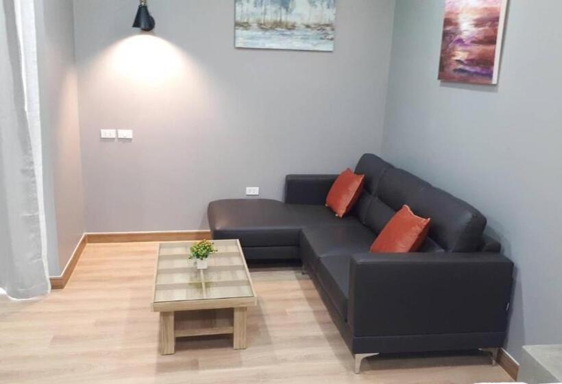 Номер Deluxe Кровать Кинг, Sawasdee​ Buriram​ Resort
