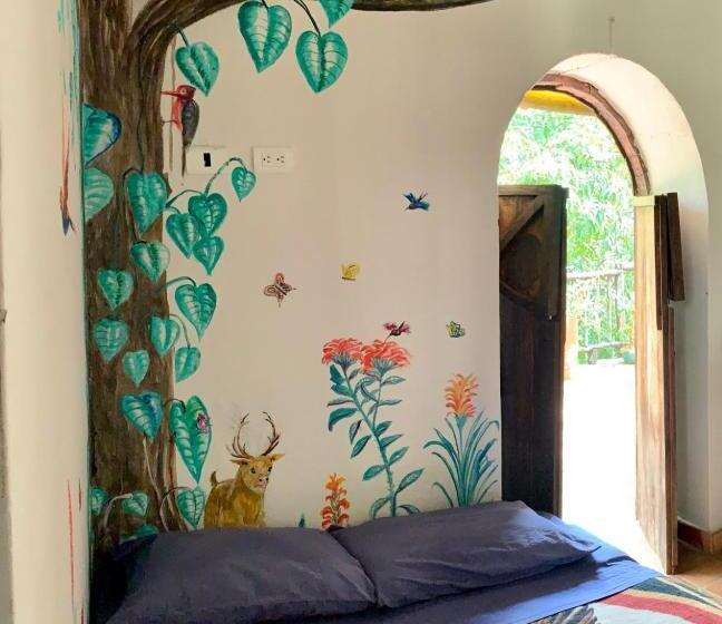 Номер Стандарт Трехместный, El Refugio Hostel Curití