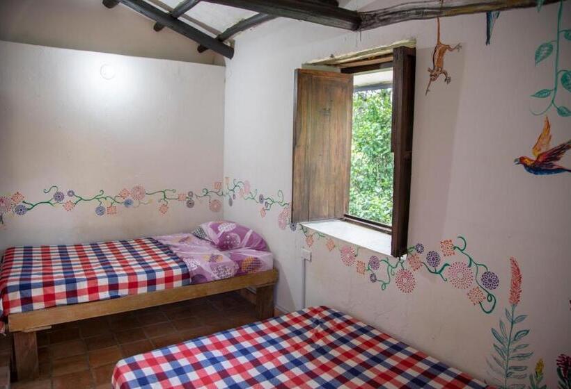 Номер Стандарт Трехместный, El Refugio Hostel Curití