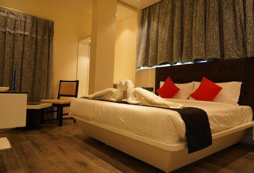豪华三人间, Collection O Hotel Royal Benza