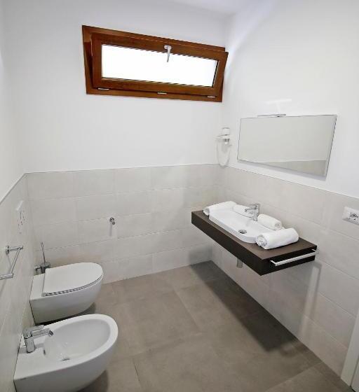 اتاق لوکس سه تخته, B&b I Lake It Bellagio