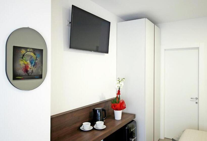 اتاق لوکس سه تخته, B&b I Lake It Bellagio