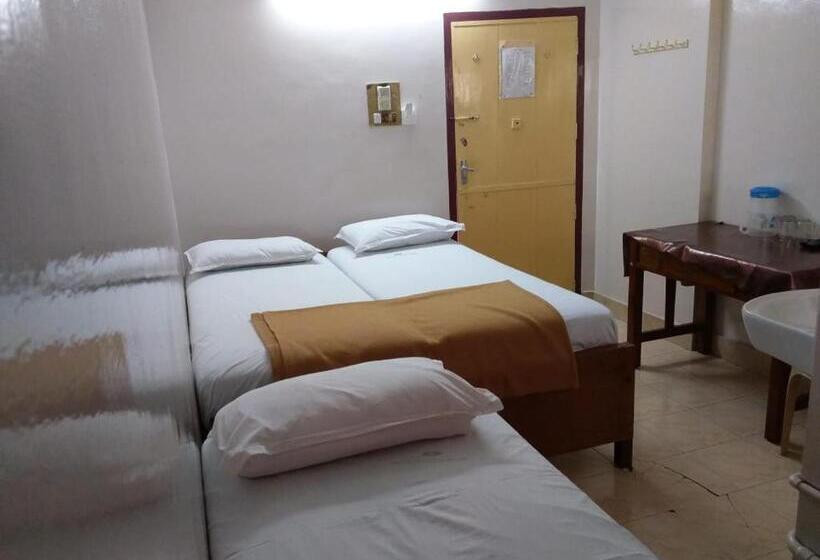 디럭스 룸, Anandan Tourist Home