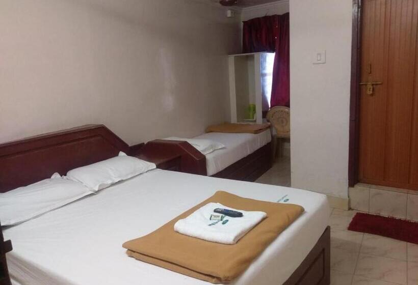 디럭스 룸, Anandan Tourist Home