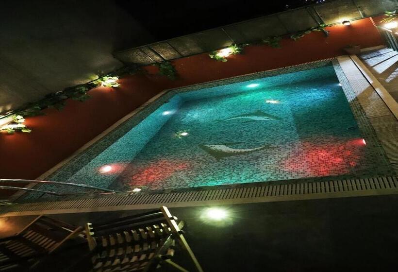 سوئیت با تخت بزرگ, Ganesha Palace