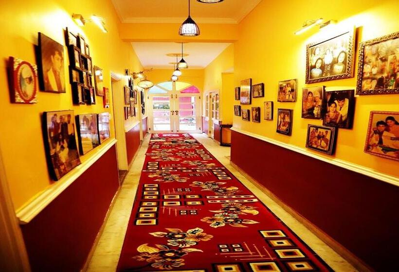 سوئیت با تخت بزرگ, Ganesha Palace
