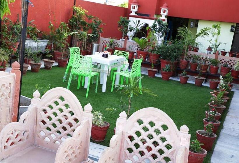 سوئیت با وان آب گرم, Ganesha Palace