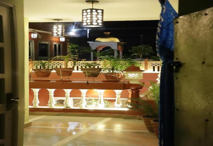 سوئیت با وان آب گرم, Ganesha Palace