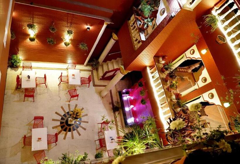 سوئیت با وان آب گرم, Ganesha Palace