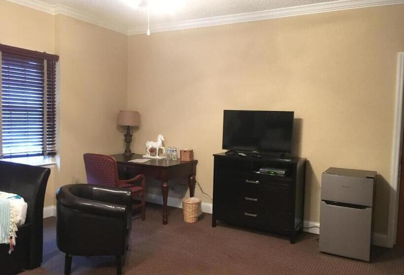 Семейный Номер, Colts Neck Inn