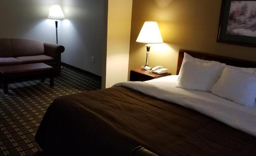Стандартный Номер Кровать Кинг, Fairbridge Inn & Suites Batavia  Darien Amusement Park