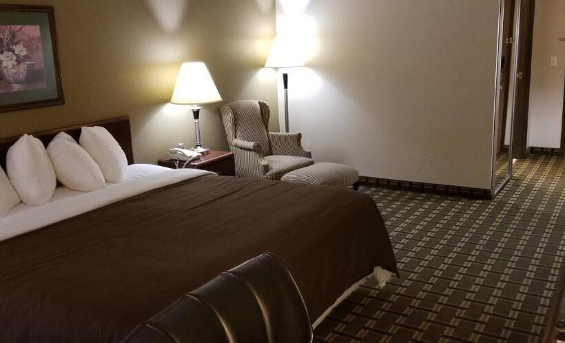 Номер Стандарт Кровать Кинг Адаптированный для Инвалидов, Fairbridge Inn & Suites Batavia  Darien Amusement Park
