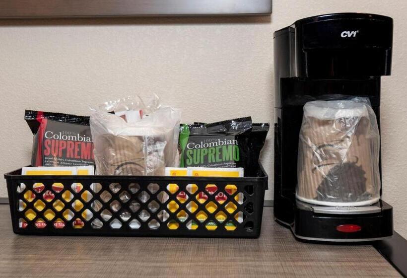 Номер Superior Кровать Кинг, Red Roof Inn Clifton Park
