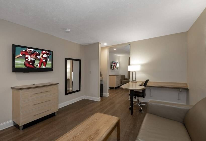 Люкс, Red Roof Inn Indianapolis  Greenwood
