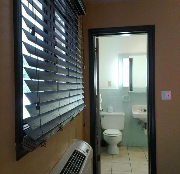 Стандартный Номер Кровать Кинг, Colonial Inn Mercer Grove City