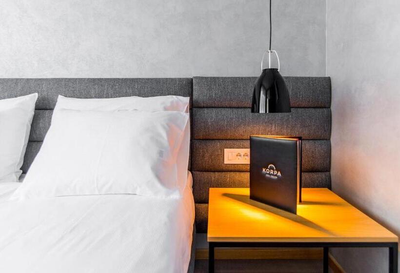 سوییت لوکس, Korpa Deli Rooms