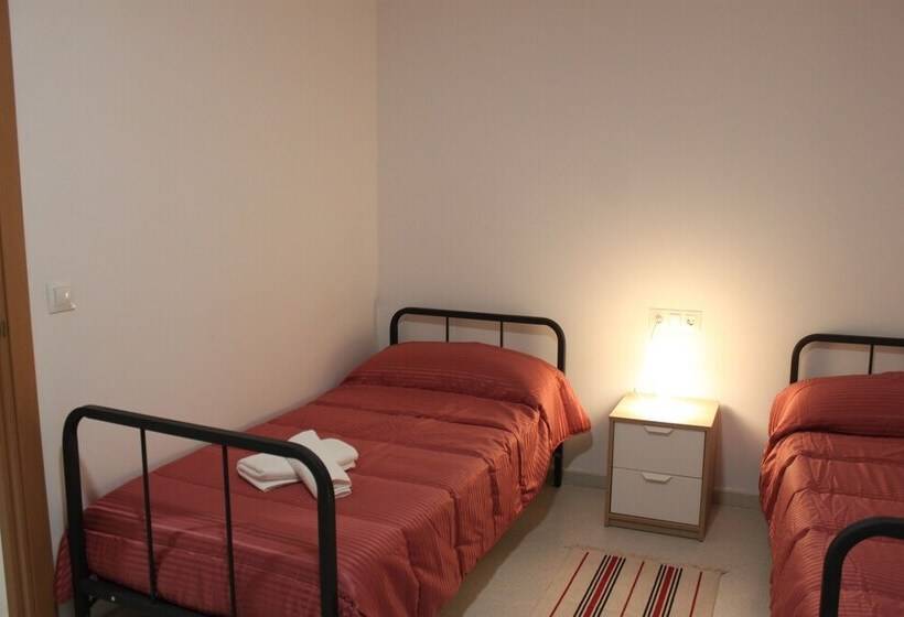 Номер Deluxe, Centro Cristo Rey