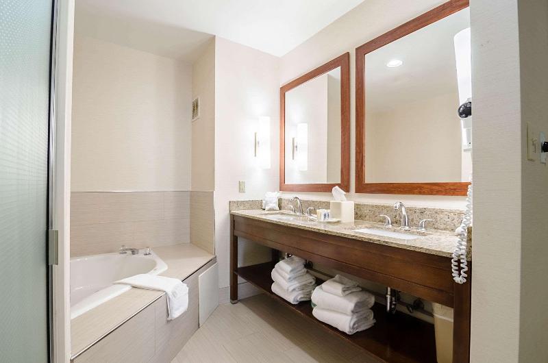 Люкс Кровать Кинг, Comfort Suites Innsbrook  Short Pump