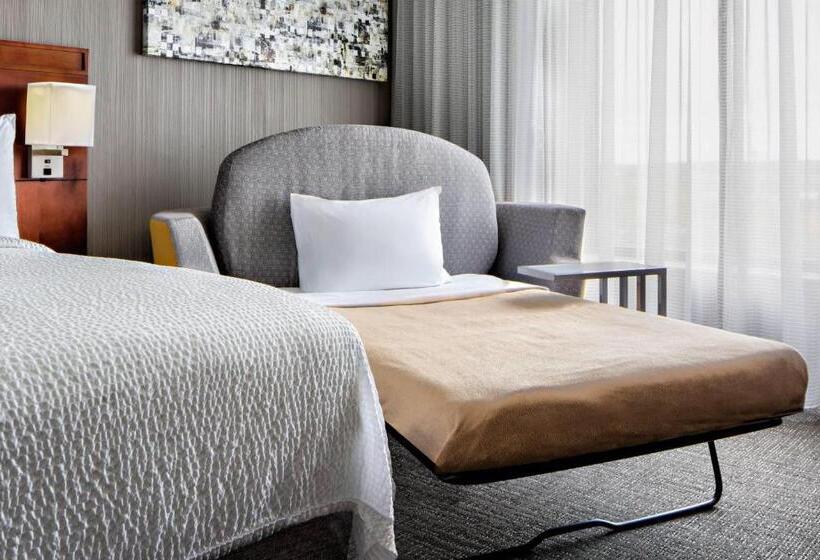 اتاق استاندارد با تخت بزرگ برای معلولان, Courtyard Grand Rapids Downtown