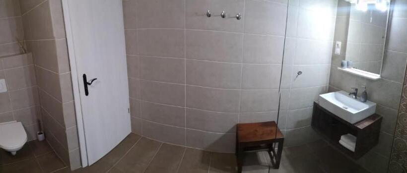 اتاق استاندارد, Varga Villa
