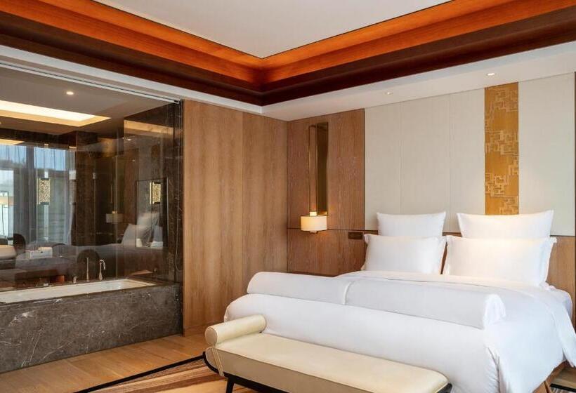 Люкс Deluxe Кровать Кинг, Pullman Changbaishan Resort