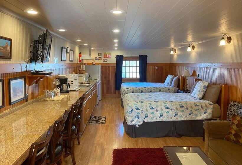 Семейный Номер, Whistling Winds Motel
