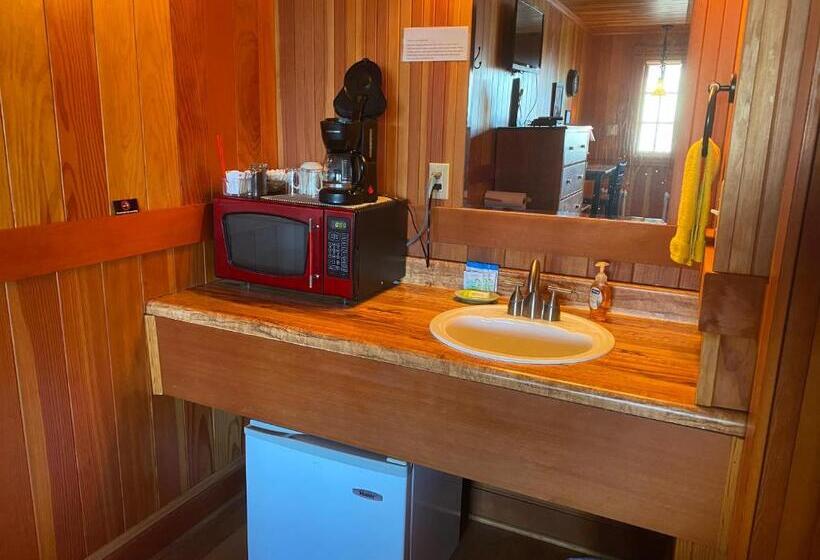 Номер Стандарт, Whistling Winds Motel