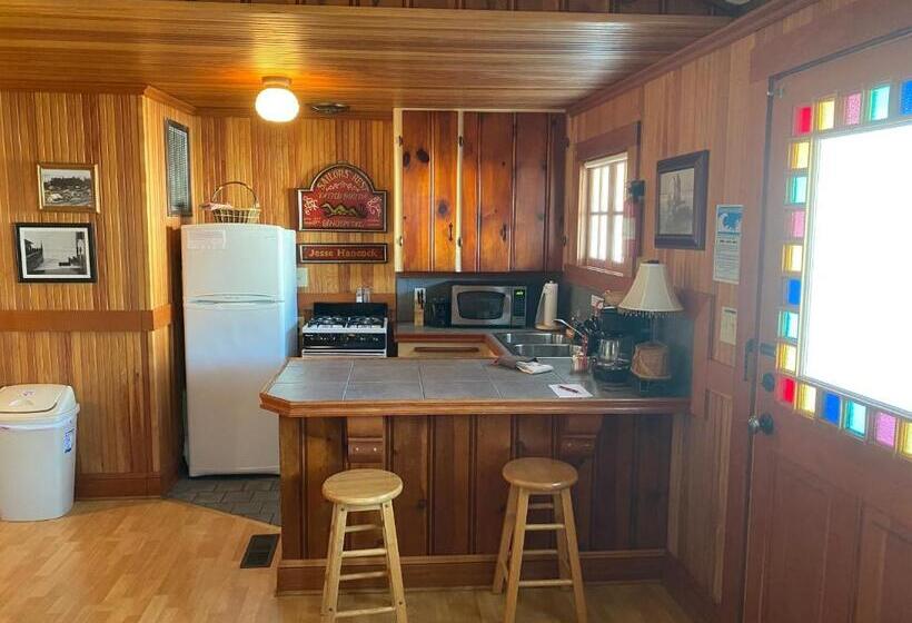 Номер Deluxe, Whistling Winds Motel
