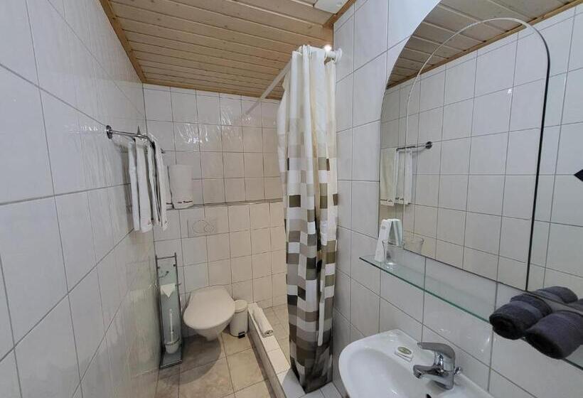 استودیوی استاندارد, Les Chambres Et Roulottes Des Noisetiers