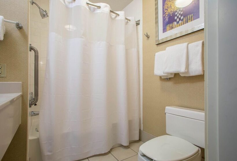 Номер Стандарт 2 Двуспальные Кровати, Howard Johnson By Wyndham Merrillville