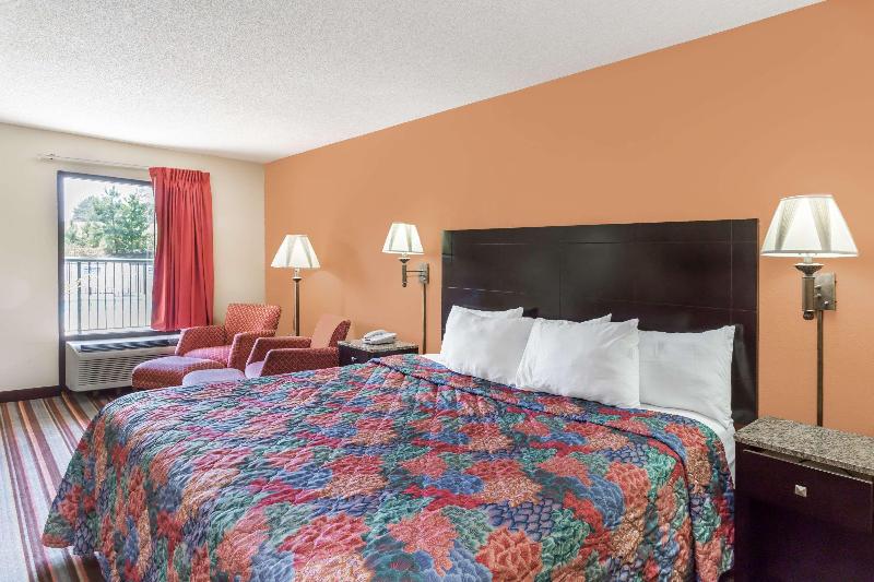 חדר סטנדרט עם מיטת קינג, Days Inn By Wyndham Sanford
