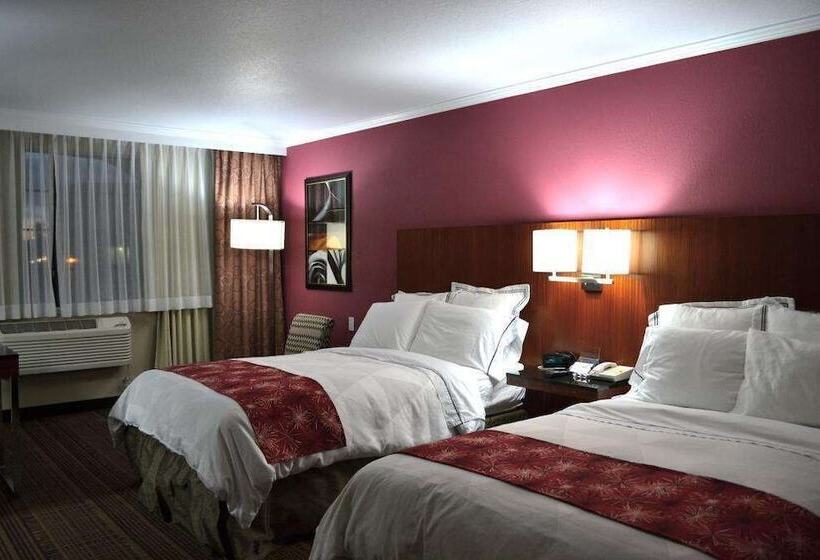 스탠다드 스튜디오, Doubletree By Hilton Chatsworth