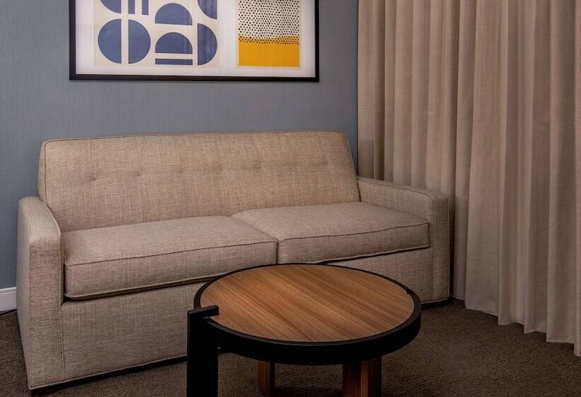 Люкс, Sonesta Select Boston Foxborough Mansfield