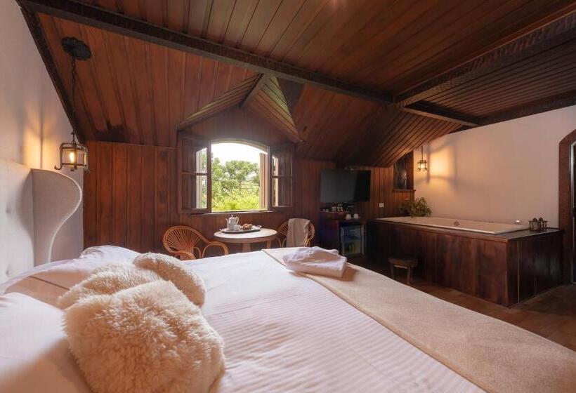 Deluxe Suite King Bed, Alma