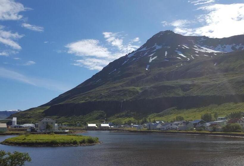 اتاق لوکس با بالکن و چشم‌انداز دریا, Við Lónið Guesthouse