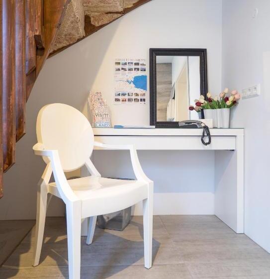 اتاق استاندارد با چشم‌انداز کوهستان, Við Lónið Guesthouse