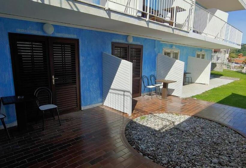 اتاق استاندارد با چشم‌انداز باغ, Villa Senegačnik