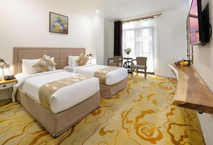 سوئیت با بالکن, Nesta Hotel Saigon