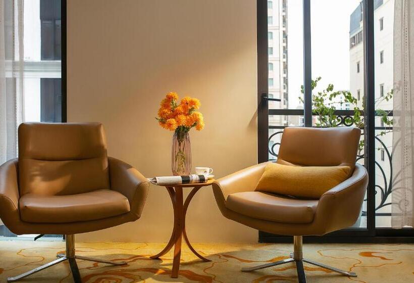 سوئیت با بالکن, Nesta Hotel Saigon