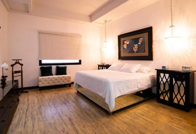 Deluxe Suite King Bed, Boutique Villa Toscana