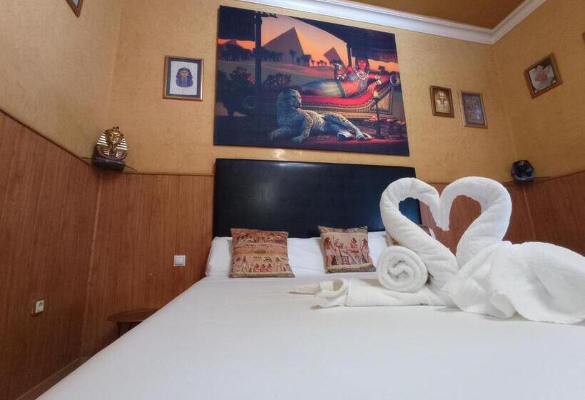 سوییت جونیور, Hostal Avenida Andalucia   Solo Adultos