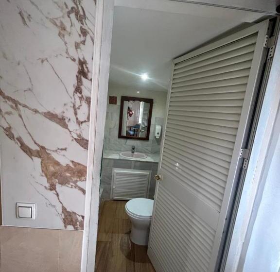 اتاق استاندارد با وان آب گرم, Hostal Avenida Andalucia   Solo Adultos