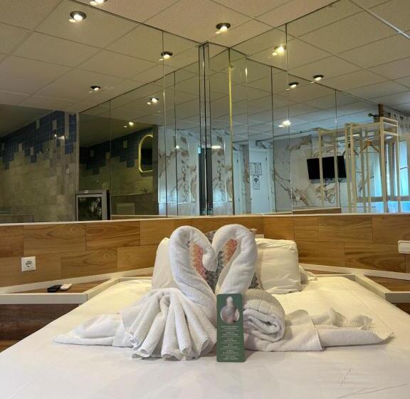 اتاق استاندارد با وان آب گرم, Hostal Avenida Andalucia   Solo Adultos