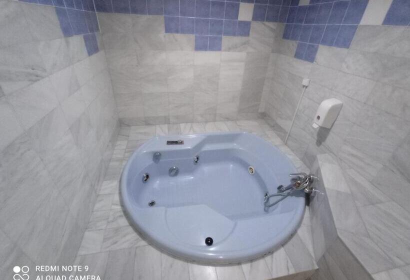 اتاق استاندارد با وان آب گرم, Hostal Avenida Andalucia   Solo Adultos