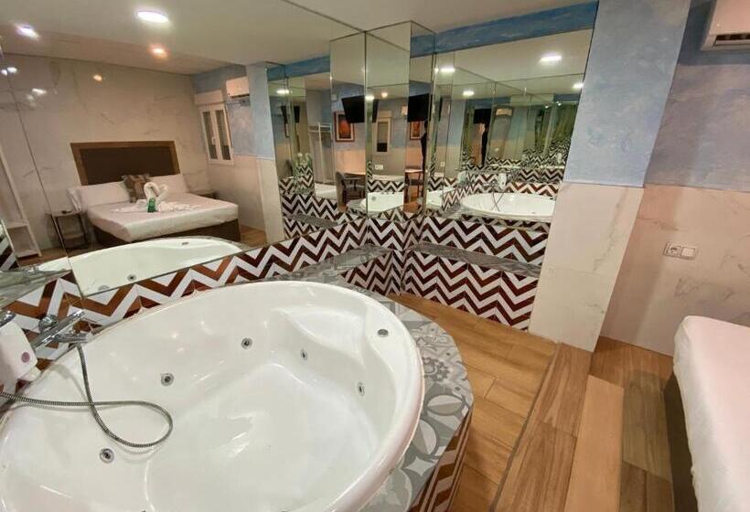 اتاق استاندارد با وان آب گرم, Hostal Avenida Andalucia   Solo Adultos