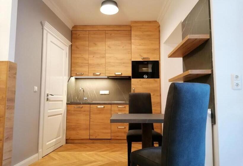 استودیو استاندارد با بالکن, Golden Star  Premium Apartments
