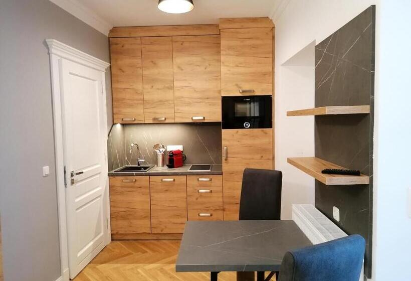 استودیو استاندارد با بالکن, Golden Star  Premium Apartments