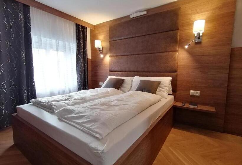 1 Bedroom Apartment City View, Golden Star  Premium Apartments