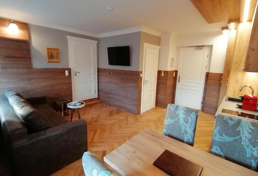 1 Bedroom Apartment City View, Golden Star  Premium Apartments