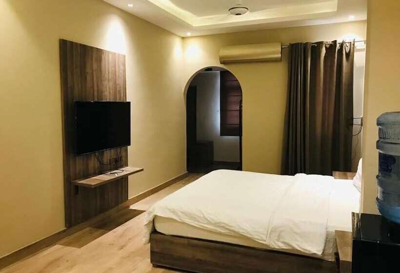 اتاق لوکس, Hamsun Shahrah E Faisal